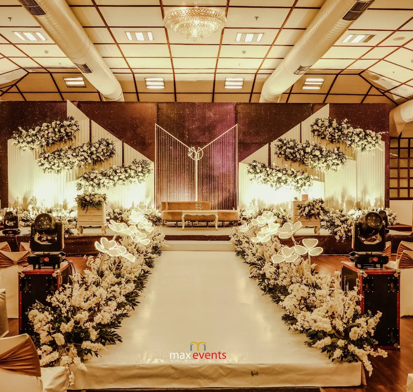 Trending Luxury Wedding Stage Decoration Ideas